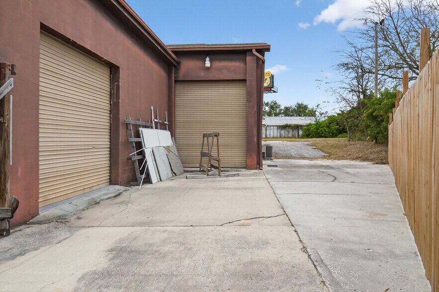 More Photos Of 18508-18510 US Highway 19, Hudson Light Manufacturing For Lease