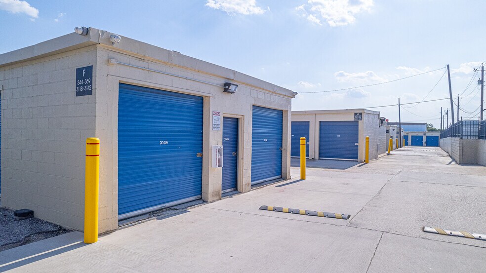 More Photos Of 4417 Forest Ln, Garland Self Storage For Lease