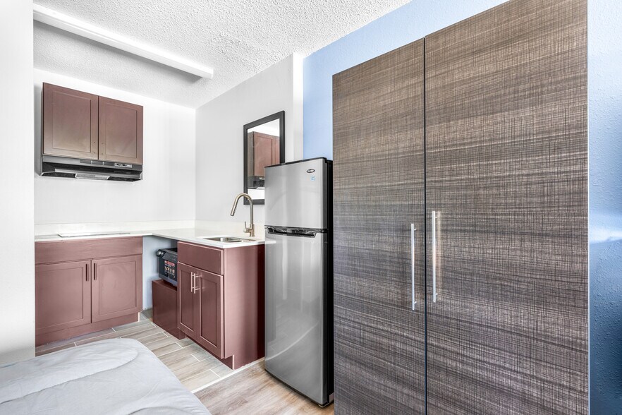 More Photos Of 5101 Messer Airport Hwy, Birmingham Hotel For Sale