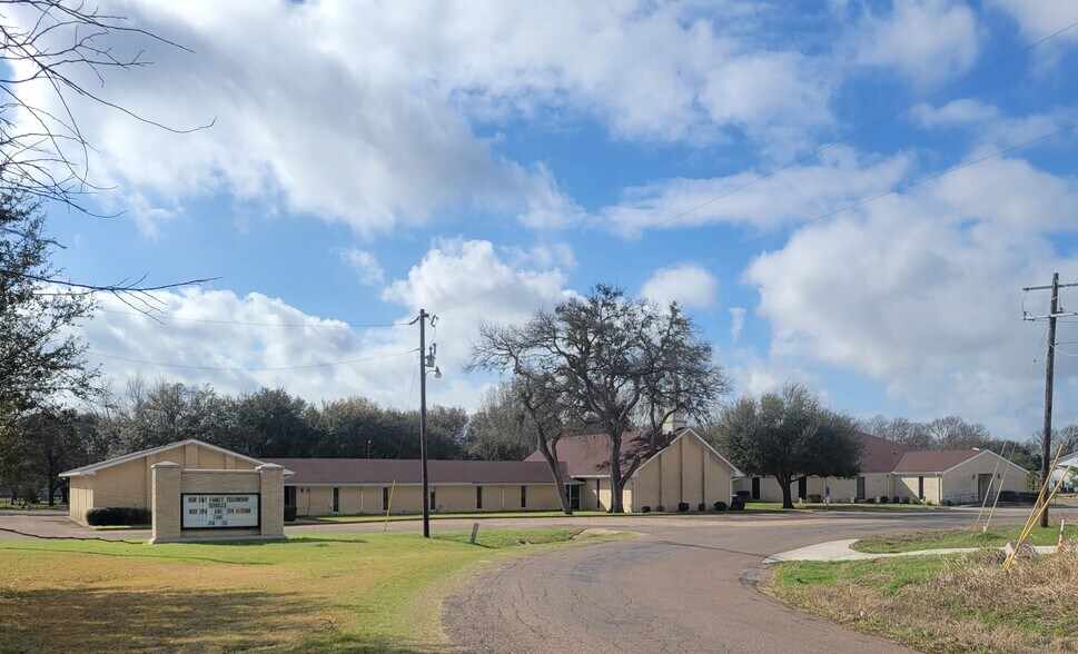 More Photos Of 1861 Church Rd, McGregor Specialty For Sale