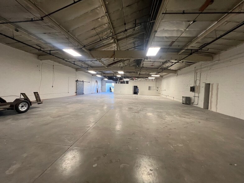 More Photos Of 3850 Broadway Pl, Los Angeles Warehouse For Sale