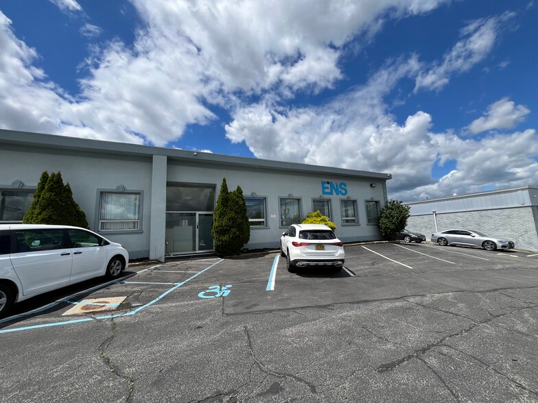 More Photos Of 20 Terminal Dr S, Plainview Flex For Lease