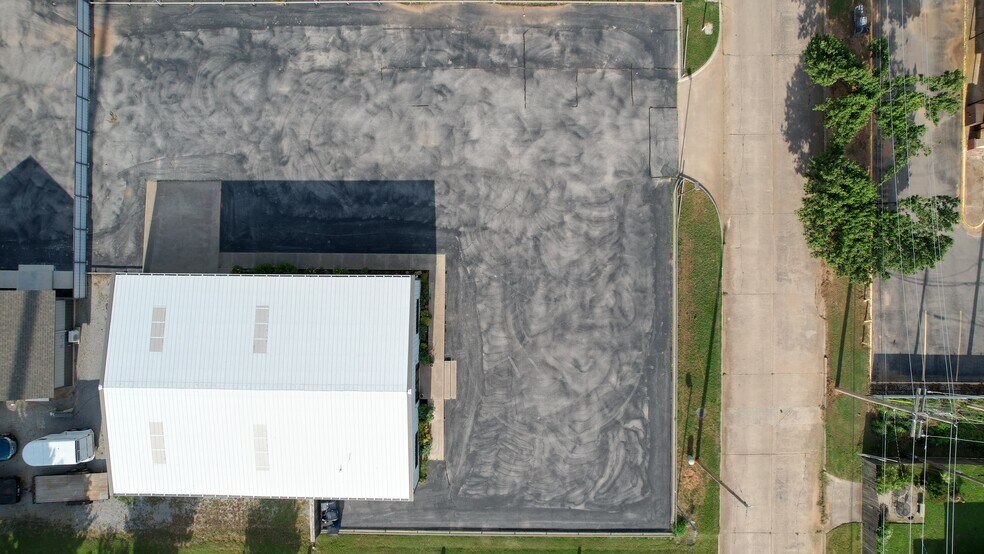 More Photos Of 1665 W Legacy Dr, Duncan Flex For Sale