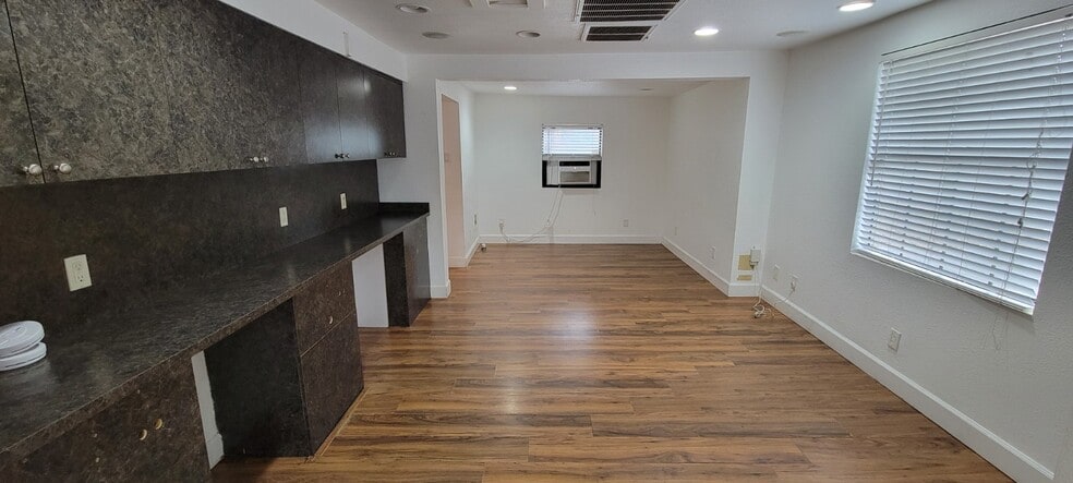 More Photos Of 1901 W Sligh Ave, Tampa Office For Sale