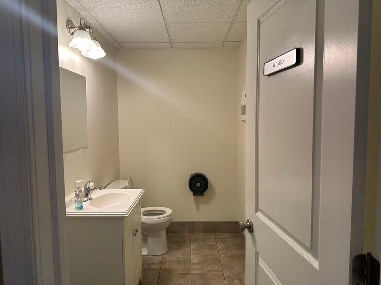 More Photos Of 1004 Princetown Rd, Schenectady Office For Lease