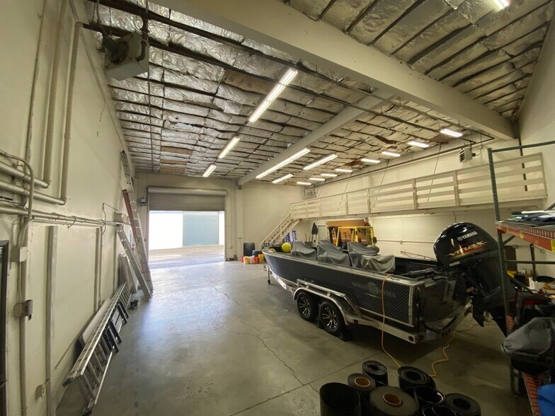 More Photos Of 2312-2330 SE Clatsop St, Portland Warehouse For Lease