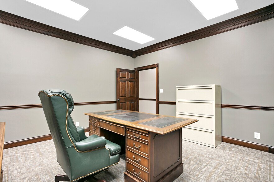 More Photos Of 103 W Main St, Lebanon Office Residential For Lease