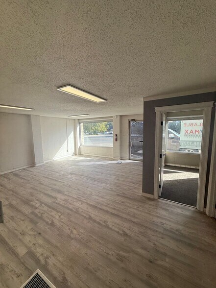 More Photos Of 5912 54 Ave, Red Deer Service For Sale
