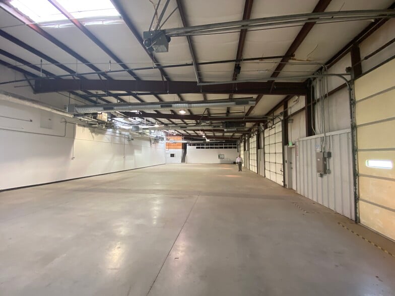 More Photos Of 8317 Gateway Ter, Oklahoma City Showroom For Sale