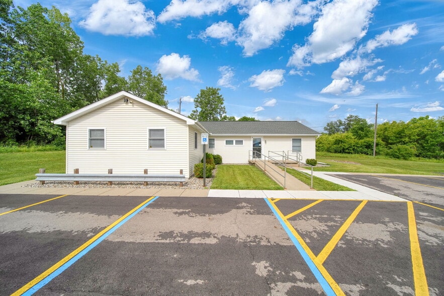 More Photos Of 3165 County Farm Rd, Jackson Storefront Retail Office For Sale