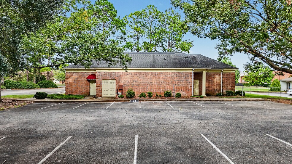 More Photos Of 127 N Westover Blvd, Albany Office For Sale