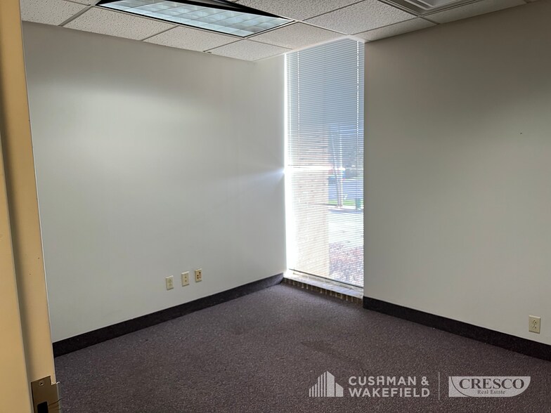 More Photos Of 5592 Broadview Rd, Parma Office For Sale
