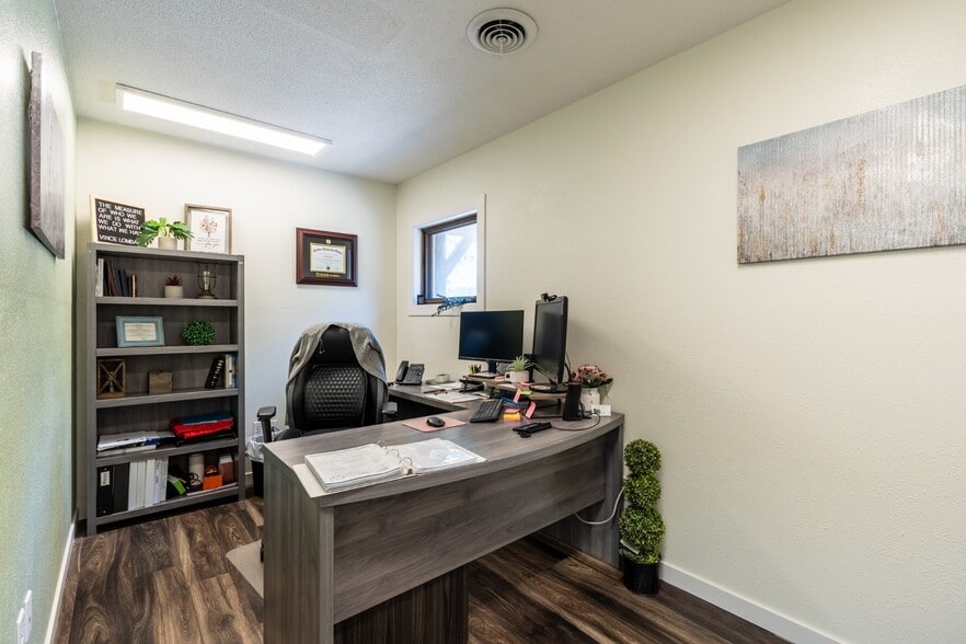 More Photos Of 112 N Chicago St, Hot Springs Light Distribution For Sale