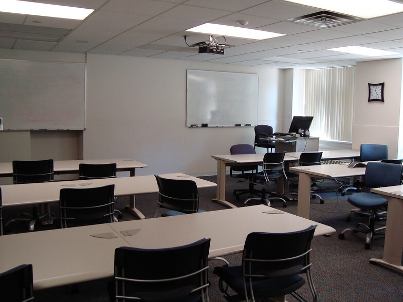 More Photos Of 146 Hartford Rd, Manchester Loft Creative Space For Lease