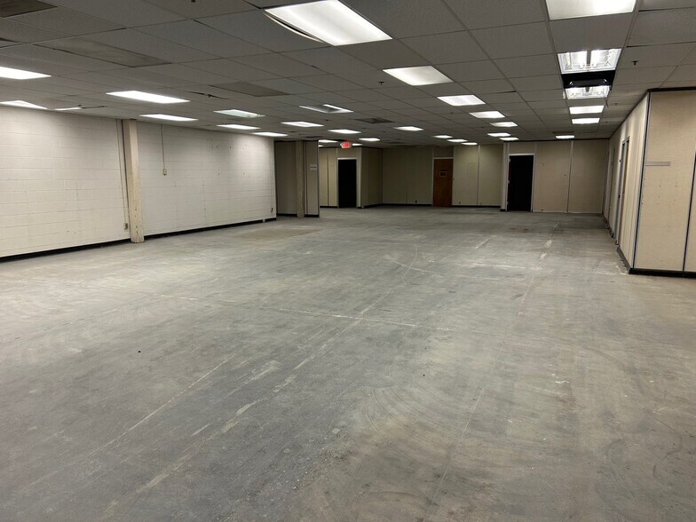 More Photos Of 627 S Cottage St, Independence Warehouse For Lease