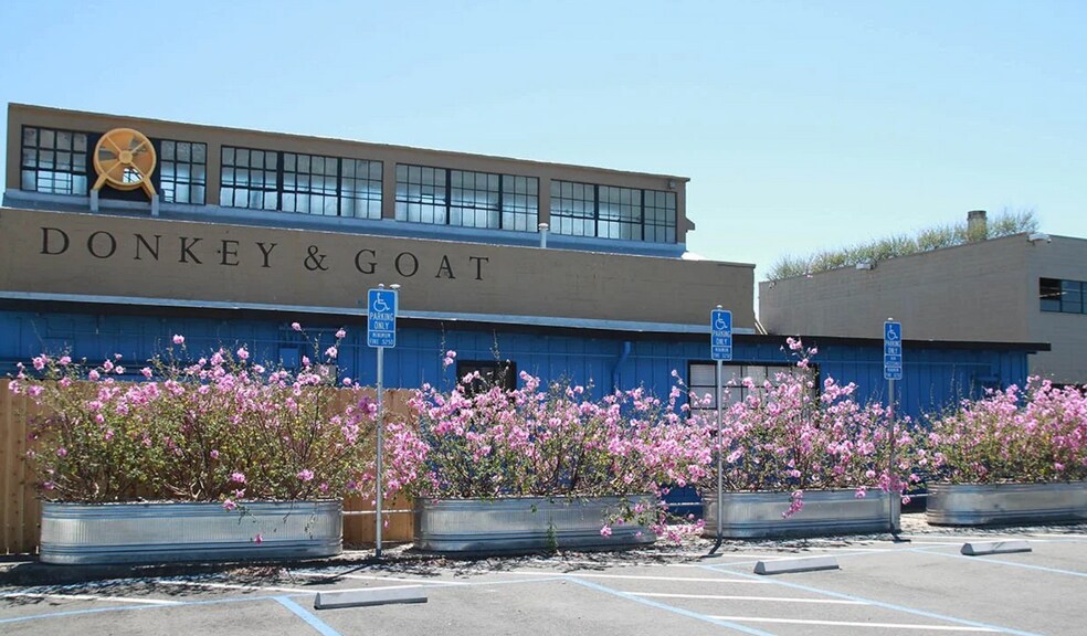 More Photos Of 1335-1375 4th St, Berkeley Showroom For Lease