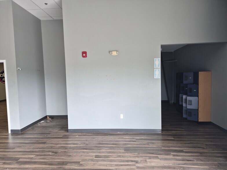 More Photos Of 8200 Cypress Plaza Dr, Jacksonville Health Club For Lease