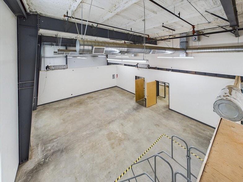 More Photos Of 39057 State Highway 299, Willow Creek Warehouse For Sale