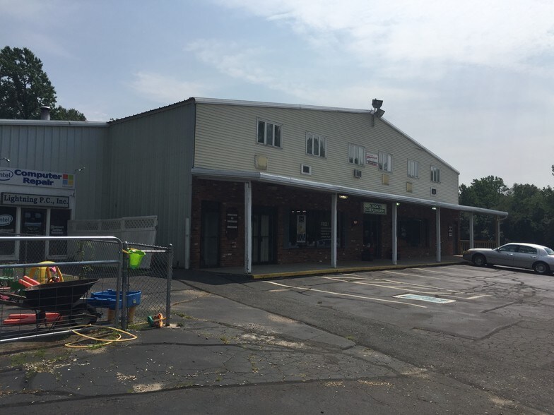 More Photos Of 105 Waterbury Rd, Prospect Storefront Retail Office For Lease