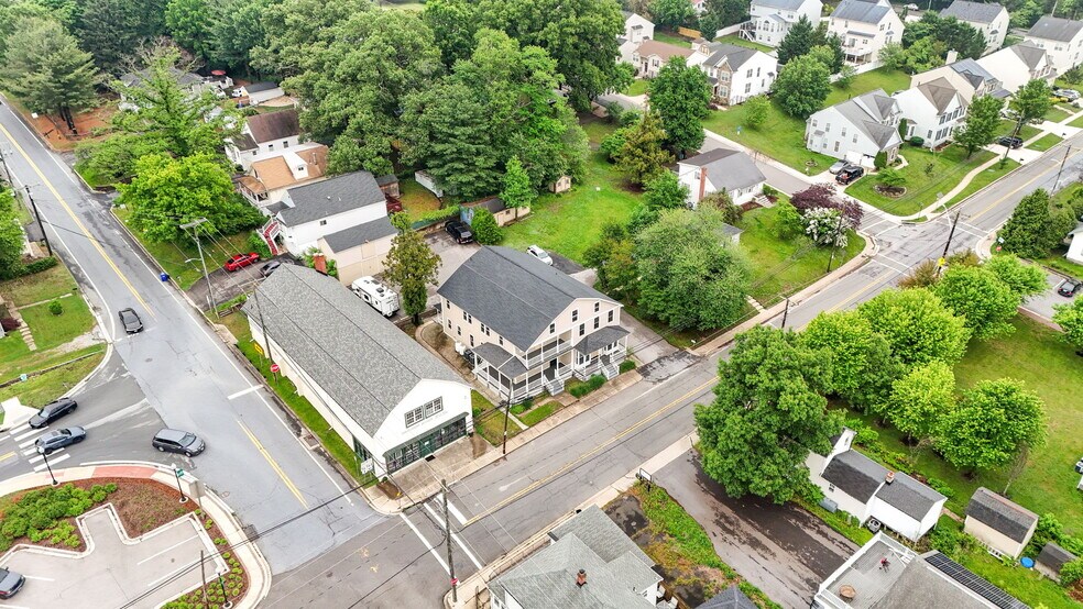 More Photos Of 8519 Chestnut Ave, Bowie Storefront For Sale