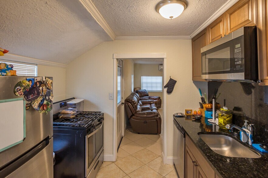 More Photos Of 326 S Federal Hwy, Lake Worth Specialty For Sale