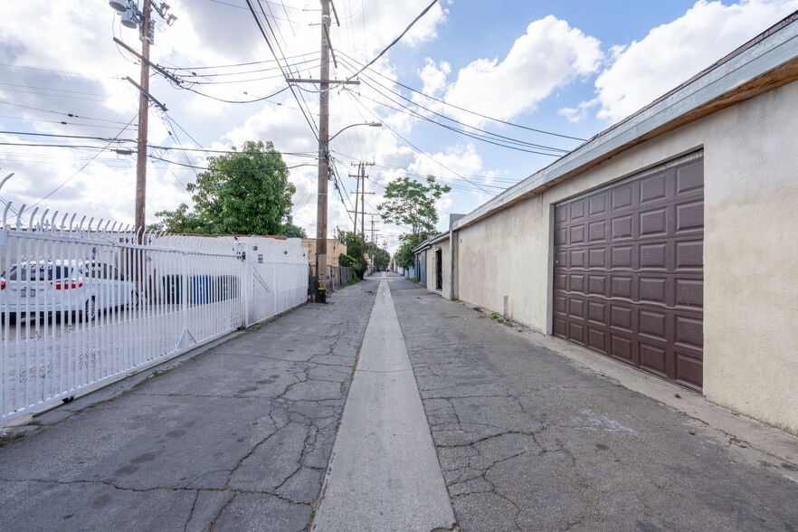 More Photos Of 4943-4941 Telegraph Rd, Los Angeles Showroom For Sale