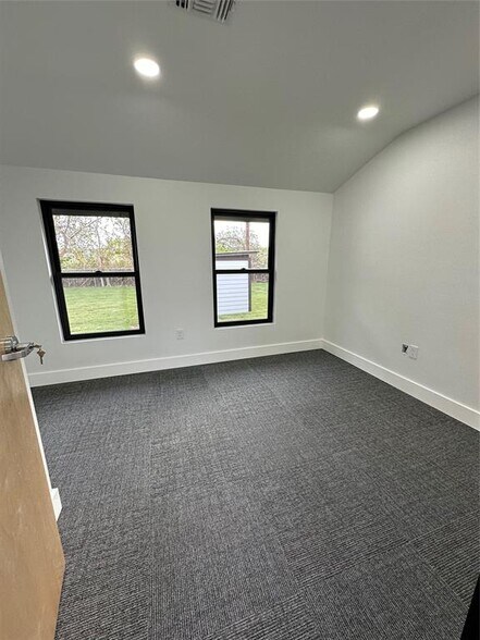 More Photos Of 27320 Ranch Road 12, Dripping Springs Office For Sale