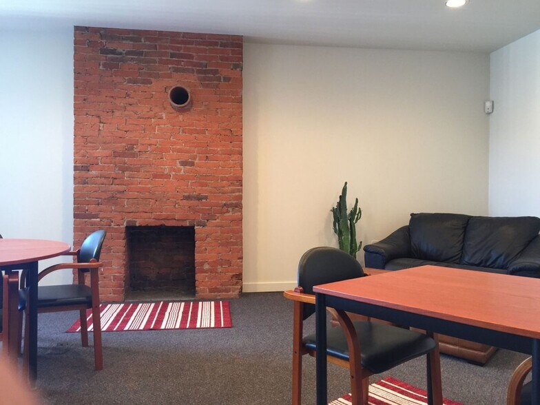 More Photos Of 1815-1819 E Carson St, Pittsburgh Storefront Retail Office For Lease