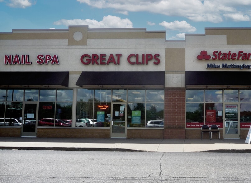 More Photos Of 2218-2279 NW Bunker Lake Blvd, Andover Unknown For Lease