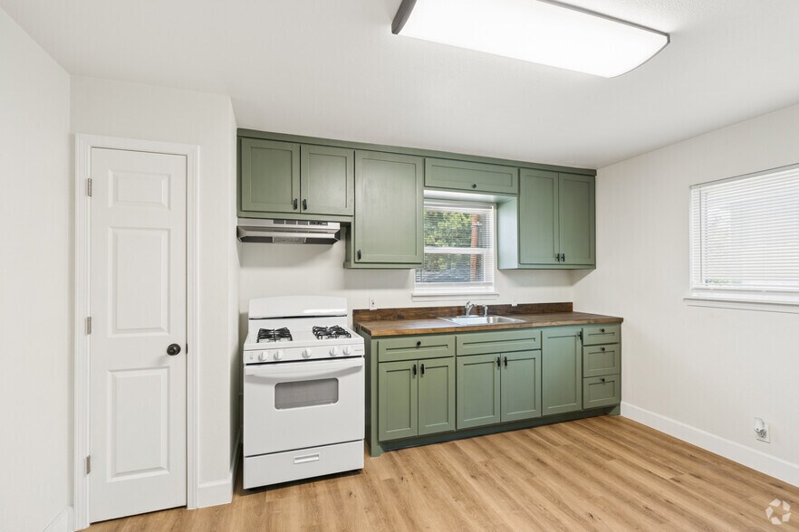 More Photos Of 1510 Odd Fellow St, Conroe Apartments For Sale
