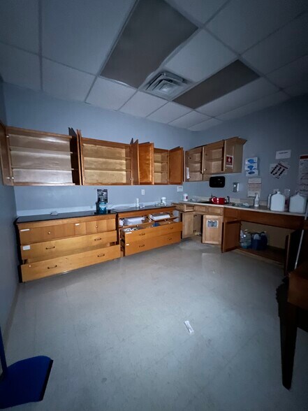 More Photos Of 2652-2690 E Main St, Bridgeport General Retail For Lease