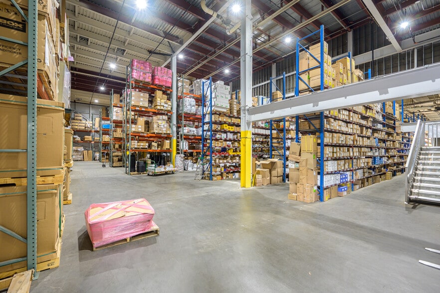 More Photos Of 2121 SW 19th Avenue Rd, Ocala Flex For Sale