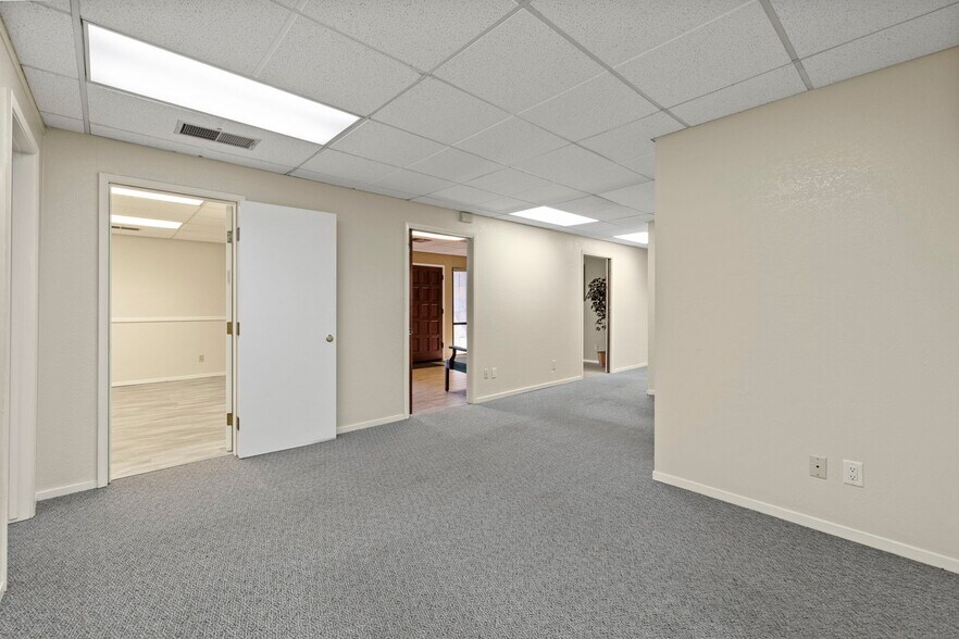 More Photos Of 1606 W Mineral King Ave, Visalia Office For Sale