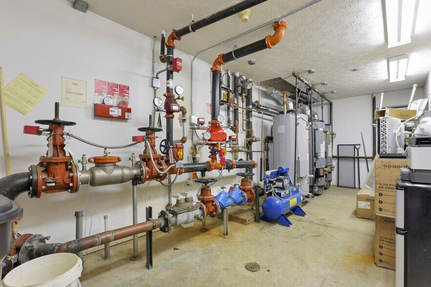 More Photos Of 509 S Wooster Ave, Strasburg Hotel For Sale