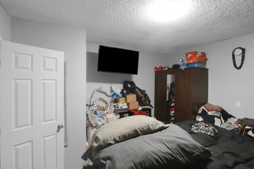 More Photos Of 5447 Blackwelder St, Los Angeles Apartments For Sale