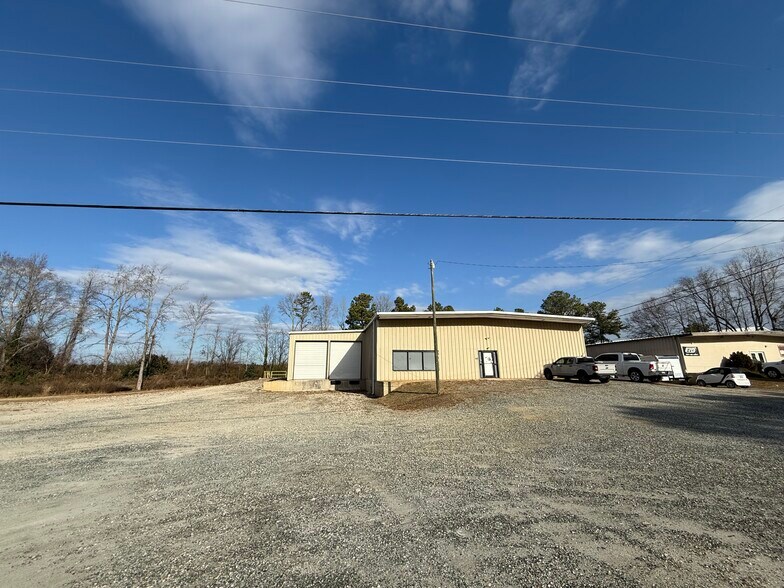 More Photos Of 501 Southport Rd, Roebuck Warehouse For Lease