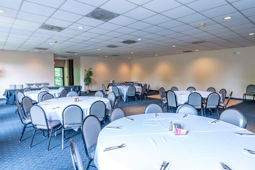 More Photos Of 1617 Banksville Rd, Pittsburgh Restaurant For Sale