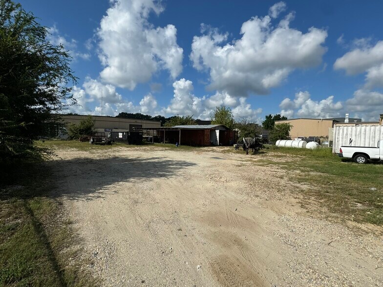 More Photos Of 11638 Sunbelt Ct, Baton Rouge Light Distribution For Lease