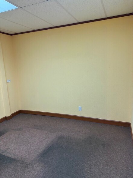 More Photos Of 11911-11913 Warfield St, San Antonio Warehouse For Sale