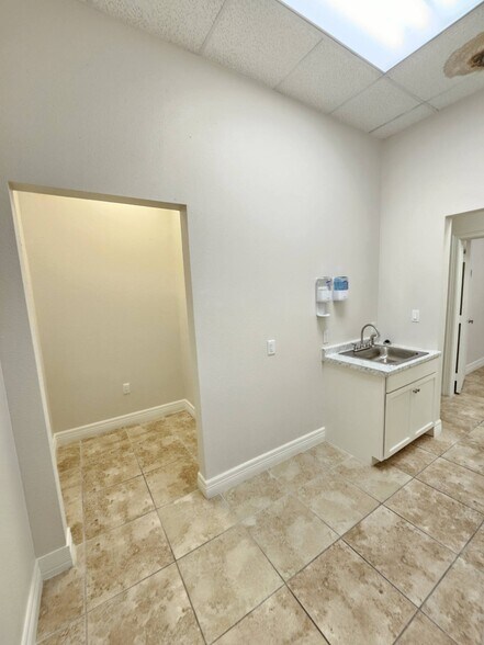 More Photos Of 4001 Spencer Hwy, Pasadena Unknown For Lease