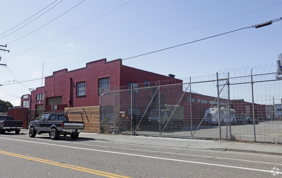 More Photos Of 3421 Hollis St, Oakland Warehouse For Lease