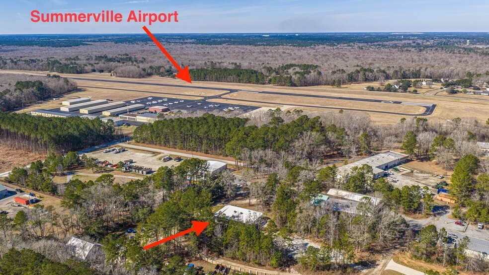 More Photos Of 105 Lamplight Cir, Summerville Flex For Lease