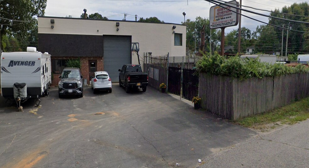 Primary Photo Of 655 Orinoco Dr, Bay Shore Warehouse For Sale