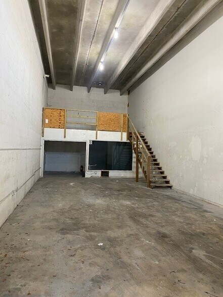 More Photos Of 1310 S Killian Dr, West Palm Beach Warehouse For Sale