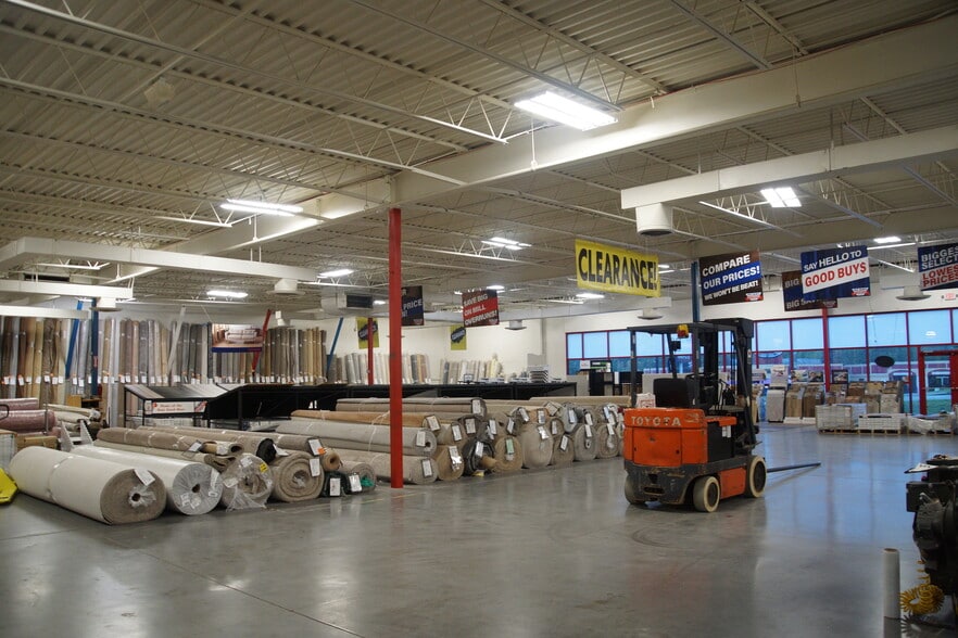 More Photos Of 6960 Colerain Ave, Cincinnati Freestanding For Sale