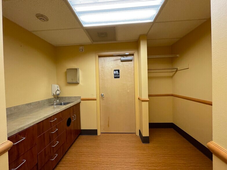 More Photos Of 20696 Bond Rd NE, Poulsbo Medical For Lease