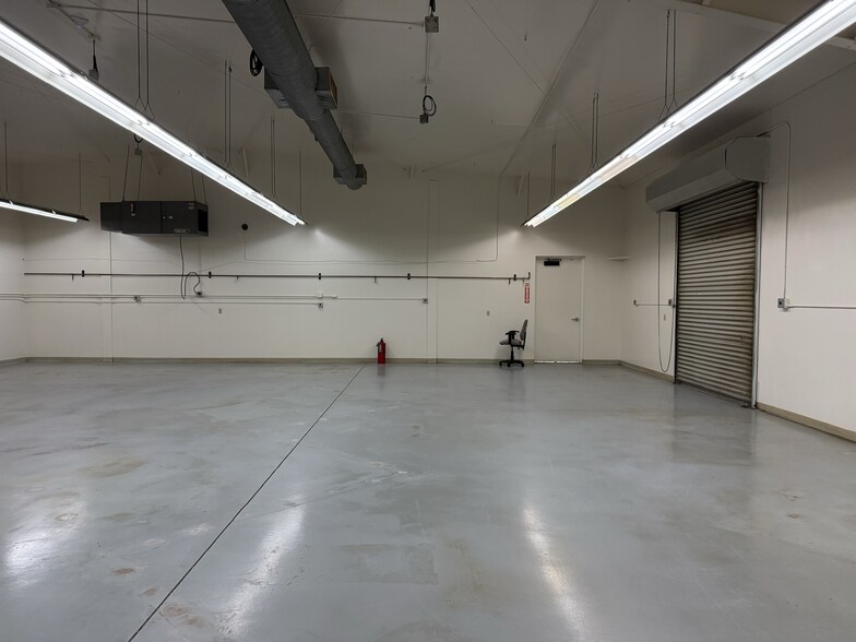 More Photos Of 552 Hi Tech Pky, Oakdale Warehouse For Sale