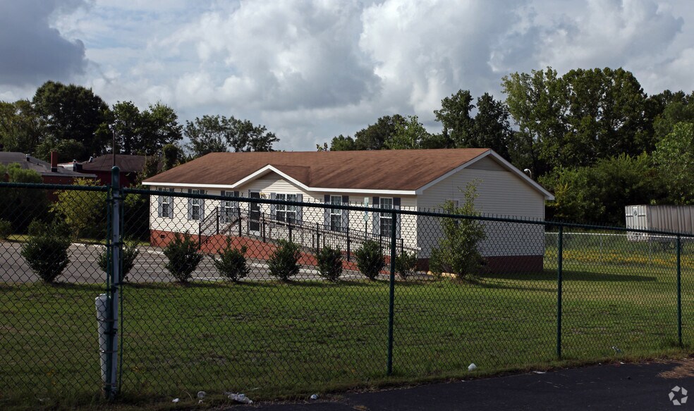 More Photos Of 227 Atando Ave, Charlotte Office For Lease