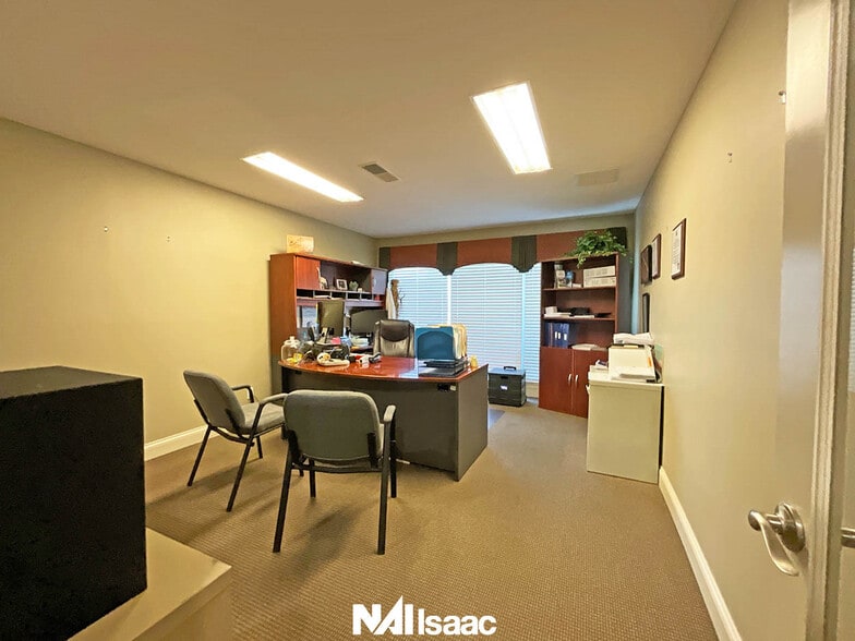 More Photos Of 1316 Versailles Rd, Lexington Office For Sale