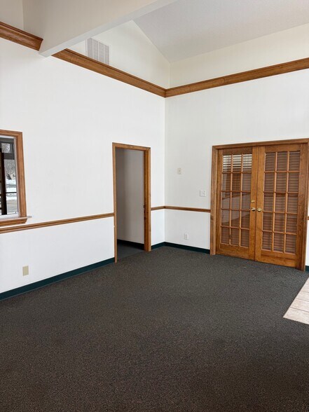 More Photos Of 3721 Rome Dr, Lafayette Medical For Lease